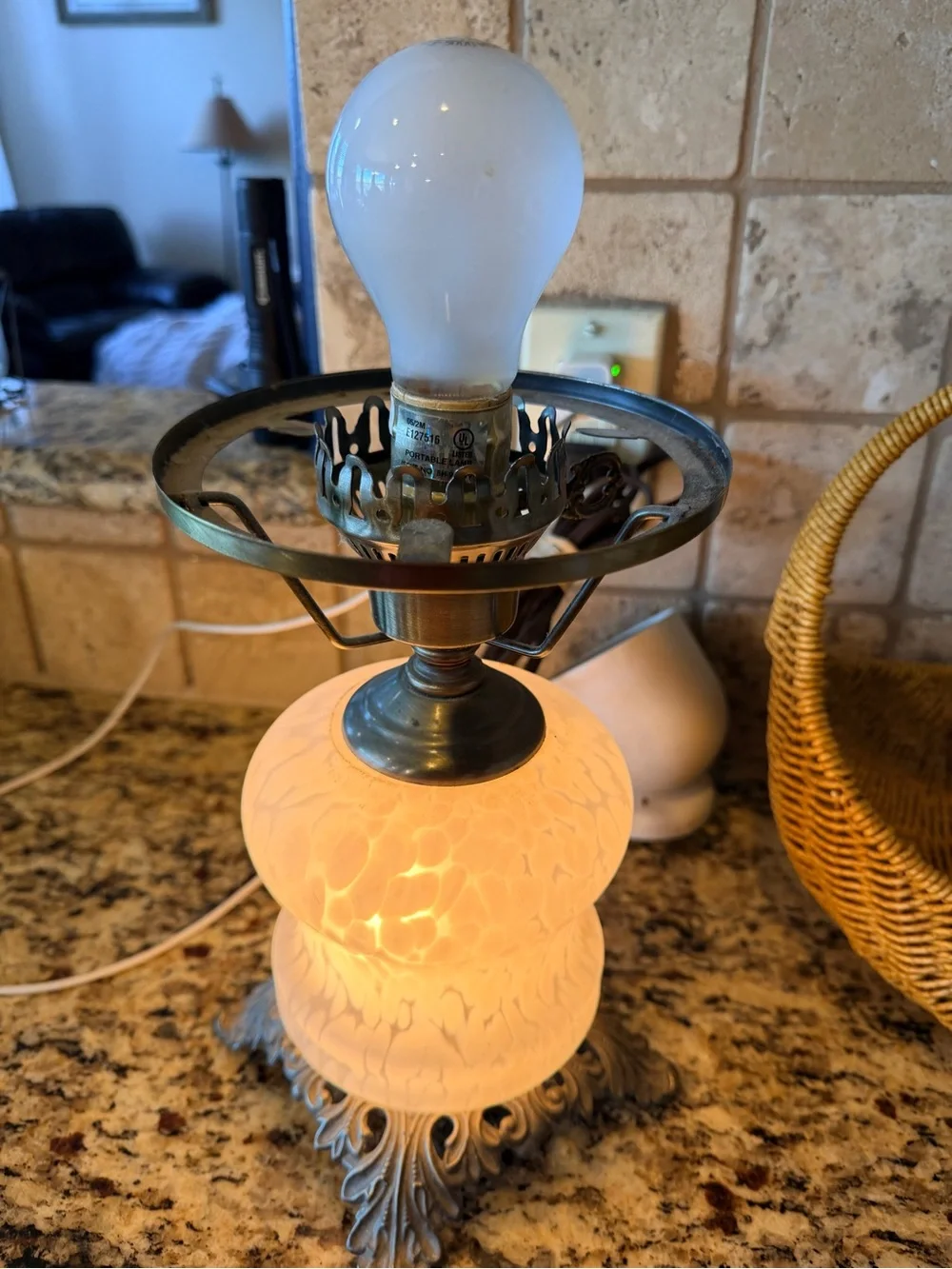 Vintage-Style frosted White/Mottled Glass Table Hurricane Parlor Lamp Works